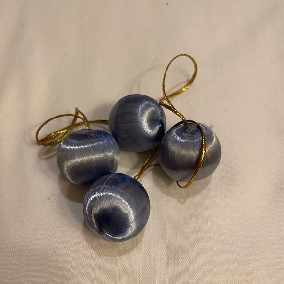 Mixed lot of 33 vintage thread ornaments-two sizes - Picture 5 of 11